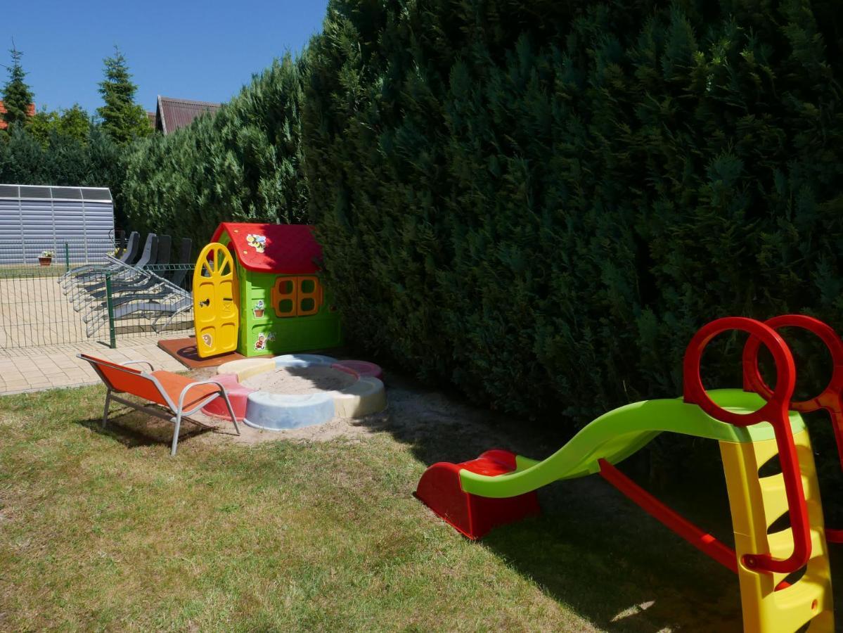 Ferienhaeuser Mit Pool Rewal Exterior photo